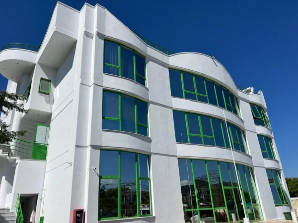 Mallakaster, jepet me qera ambjent biznesi , 600 m² 