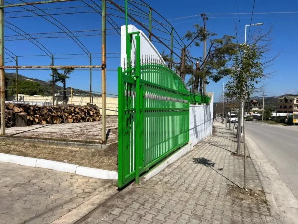 Mallakaster, jepet me qera ambjent biznesi , 600 m² 