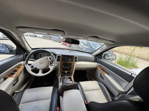 Tirane, shitet SUV | Xhip Jeep grand cherokee Nafte, blu e errët automatik Kondicioner 175.000 km 6.800 €