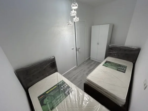 Tirane,pas Emerald Center, te tregu, jap me qera apartament 2+1+Ballkon Kati 3, 80 m² 670 €
