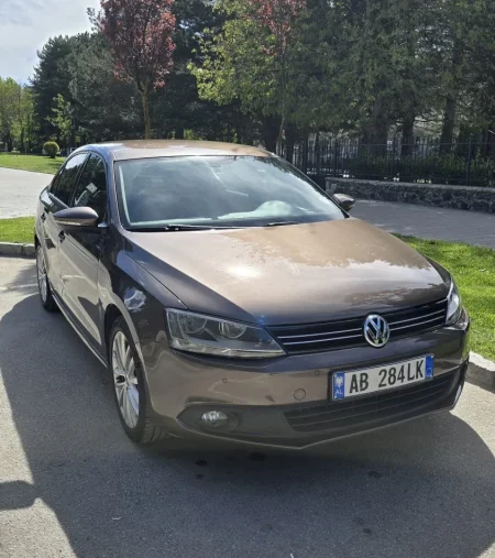 Tirane, shes Volkswagen Jetta 1.6 TDI Nafte, kafe automatik Kondicioner 165.000 km 6.000 €