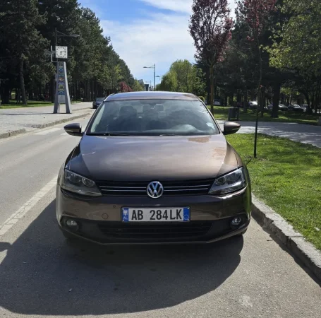 Tirane, shes Volkswagen Jetta 1.6 TDI Nafte, kafe automatik Kondicioner 165.000 km 6.000 €