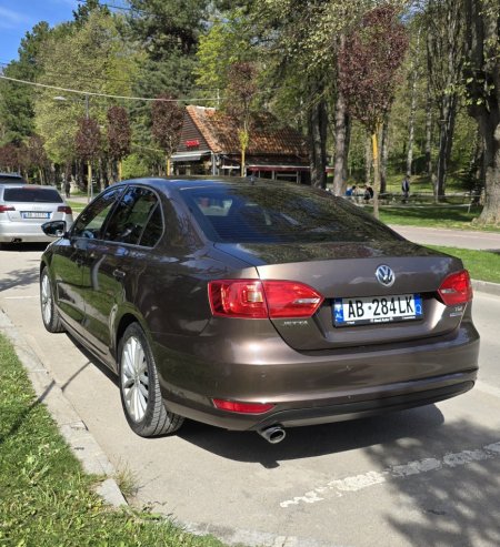 Tirane, shes Volkswagen Jetta 1.6 TDI Nafte, kafe automatik Kondicioner 165.000 km 6.000 €