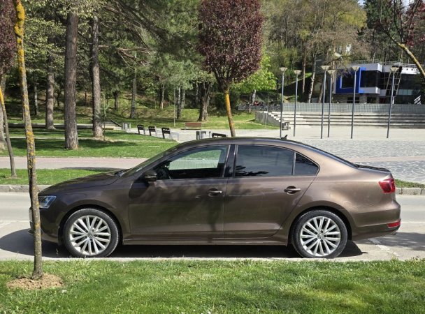 Tirane, shes Volkswagen Jetta 1.6 TDI Nafte, kafe automatik Kondicioner 165.000 km 6.000 €