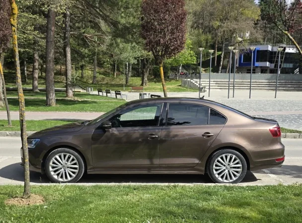 Tirane, shes Volkswagen Jetta 1.6 TDI Nafte, kafe automatik Kondicioner 165.000 km 6.000 €