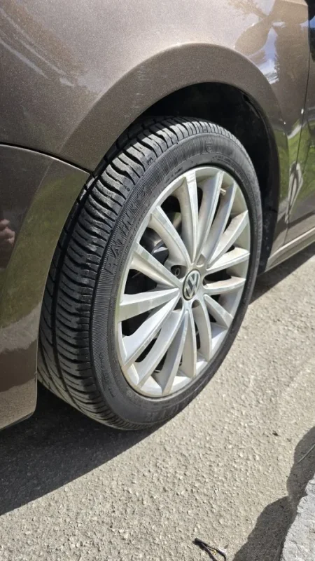 Tirane, shes Volkswagen Jetta 1.6 TDI Nafte, kafe automatik Kondicioner 165.000 km 6.000 €