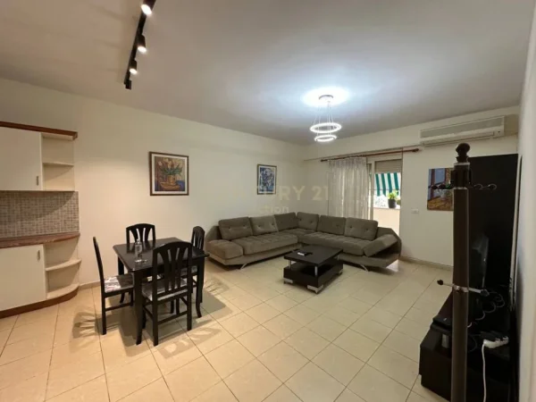 Tirane, jepet me qera apartament 1+1 Kati 2, 75 m² 550 € (Rr.Ramazan Shijaku)