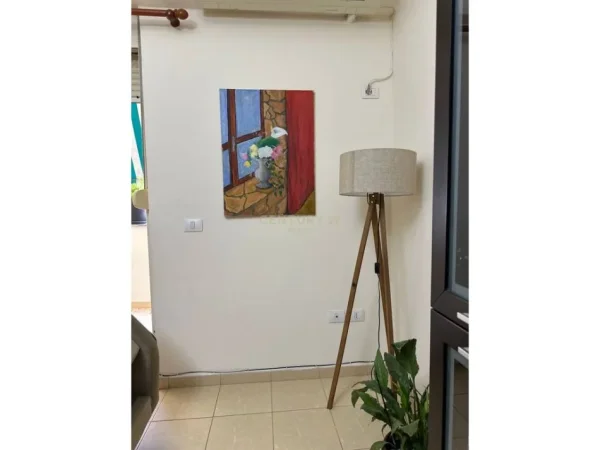 Tirane, jepet me qera apartament 1+1 Kati 2, 75 m² 550 € (Rr.Ramazan Shijaku)