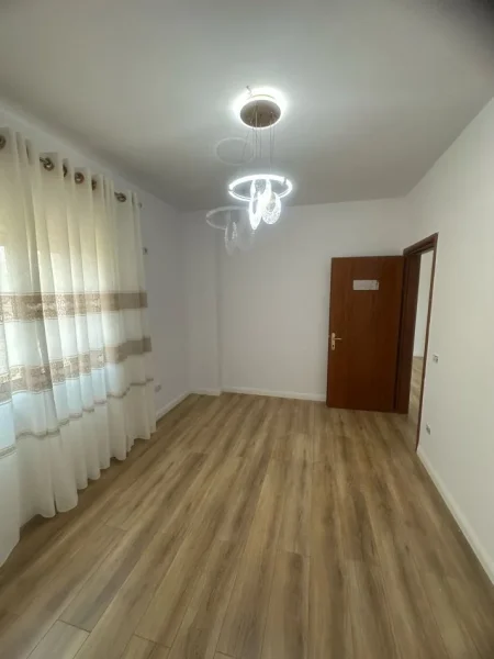 Tirane, shitet apartament 1+1+Aneks+Ballkon Kati 5, 54 m² 85.000 € (yzberisht)