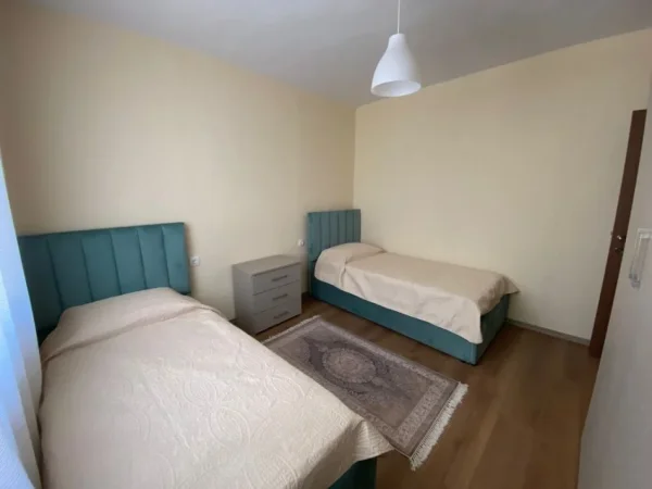 Tirane, jepet me qera apartament 2+1 Kati 4, 70 m² 750 € (Rruga Muhamet Gjollesha)