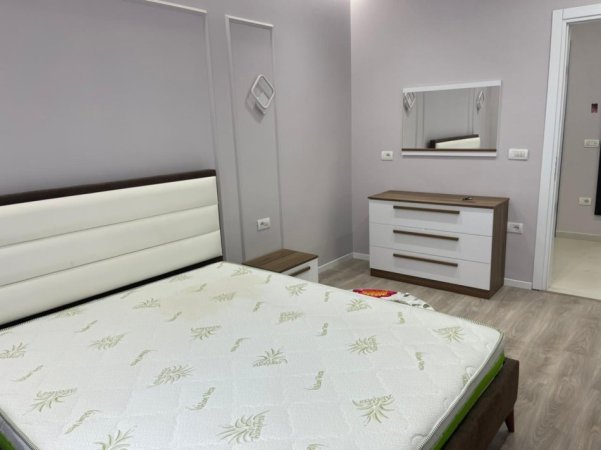 Tirane, jepet me qera 2+1 Kati 3, 100 m² 750 € (ISH Fusha Aviacionit)