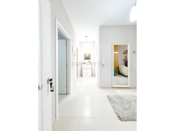 Durres, shitet apartament 2+1+Ballkon Kati 2, 114 m² 248.000 € (Gjiri i Lalzit)
