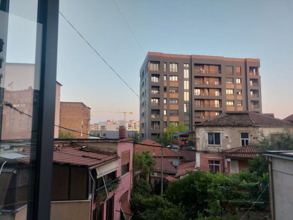 Pazari i Ri, Tirane jepet me qera Ap.3+1+Ballkon, 700 €