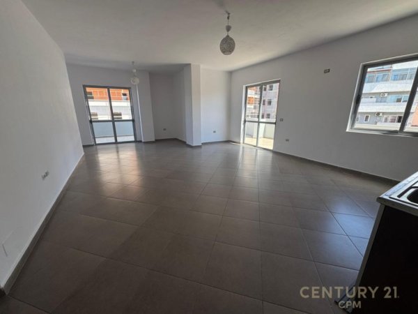 Tirane, shes apartament 1+1+Ballkon Kati 4, 105.000 € (Casa Italia)