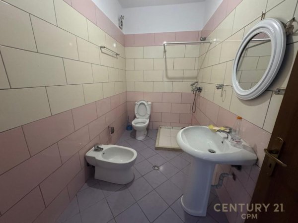 Tirane, shes apartament 1+1+Ballkon Kati 4, 105.000 € (Casa Italia)