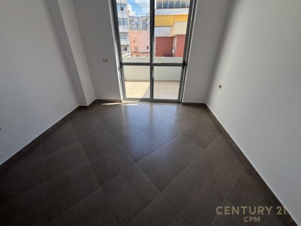 Tirane, shes apartament 1+1+Ballkon Kati 4, 105.000 € (Casa Italia)