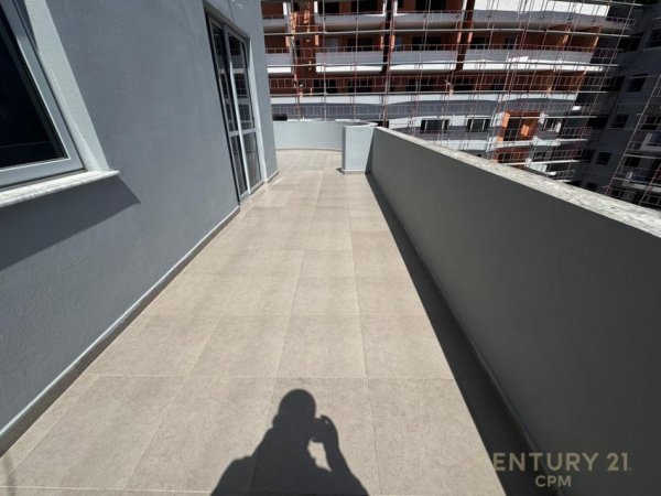 Tirane, shes apartament 1+1+Ballkon Kati 4, 105.000 € (Casa Italia)