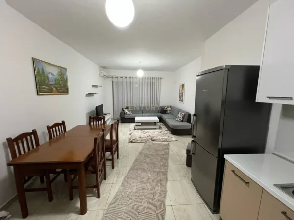 Tirane, jepet me qera apartament 2+1 Kati 2, 80 m² 800 € 