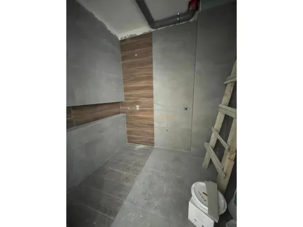 Tirane, shitet apartament 2+1+Ballkon Kati 3, 112 m² 250.000 € (LAKE SIDE FARKE)