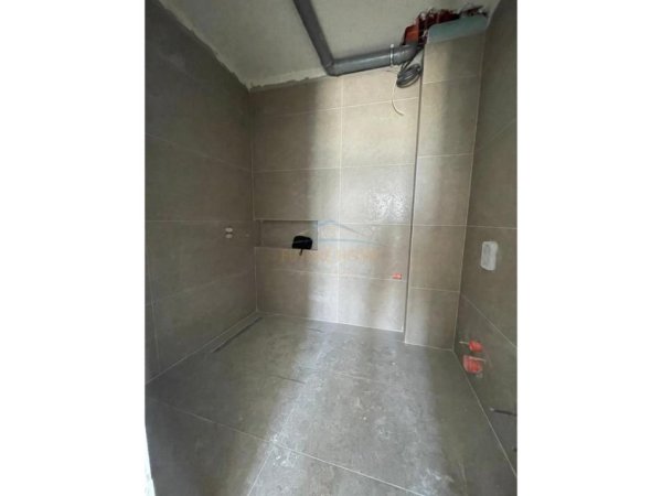 Tirane, shitet apartament 2+1+Ballkon Kati 3, 112 m² 250.000 € (LAKE SIDE FARKE)