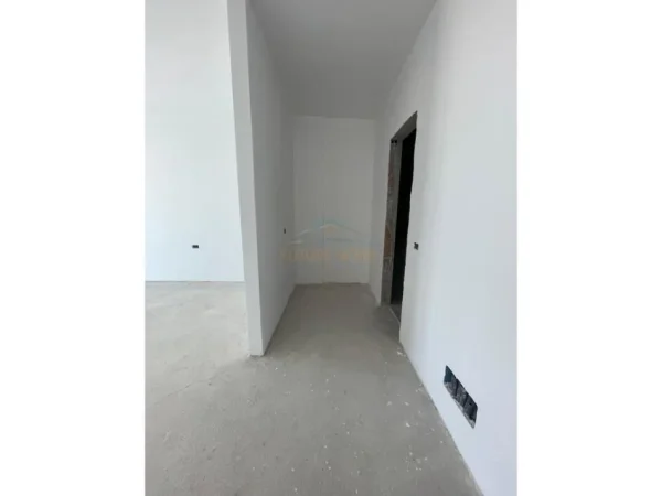 Tirane, shitet apartament 2+1+Ballkon Kati 3, 112 m² 250.000 € (LAKE SIDE FARKE)