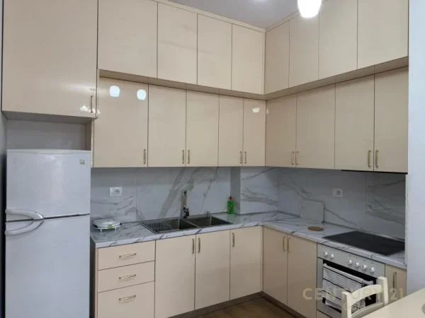 Tirane, jepet me qera apartament 1+1 Kati 7, 61 m² 450 € (Rezidenca Kaimi)