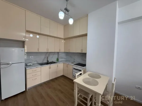 Tirane, jepet me qera apartament 1+1 Kati 7, 61 m² 450 € (Rezidenca Kaimi)