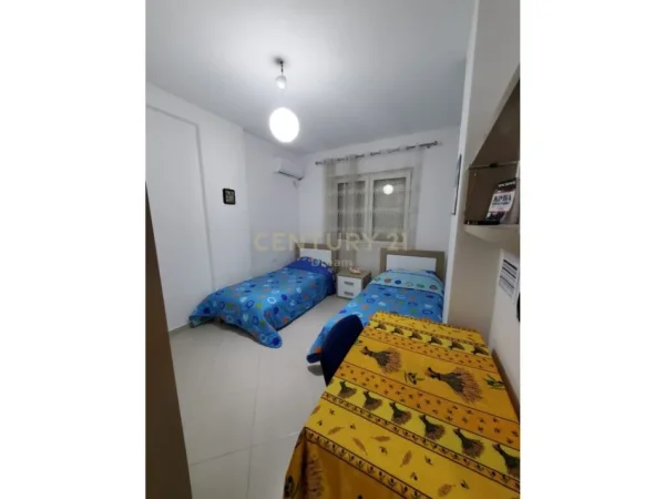 Tirane, jepet me qera apartament 2+1+Ballkon Kati 2, 90 m² 430 € 