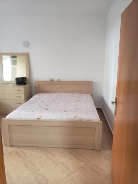 Tirane, jepet me qera apartament 1+1 Kati 1, 80 m² 350 € (Rruga Ali Visha)