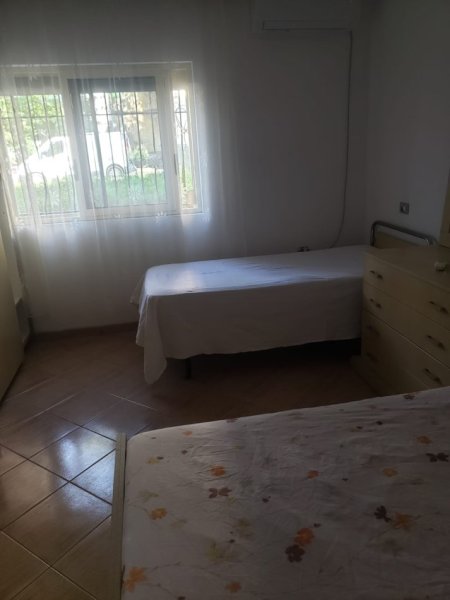 Tirane, jepet me qera apartament 1+1 Kati 1, 80 m² 350 € (Rruga Ali Visha)