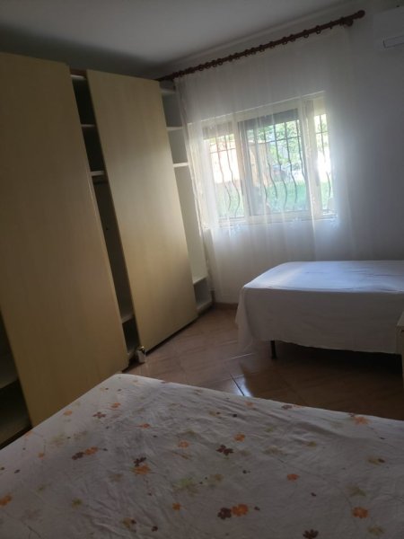 Tirane, jepet me qera apartament 1+1 Kati 1, 80 m² 350 € (Rruga Ali Visha)