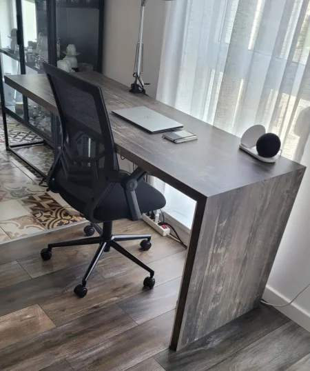 Tirane, shes Tavoline pune 60 €