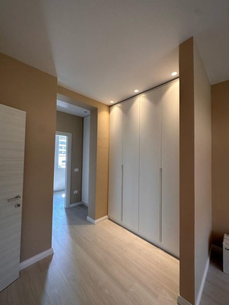 Tirane, jepet me qera apartament 2+1+Ballkon Kati 6, 117 m² 800 € (River Residence, Astir)