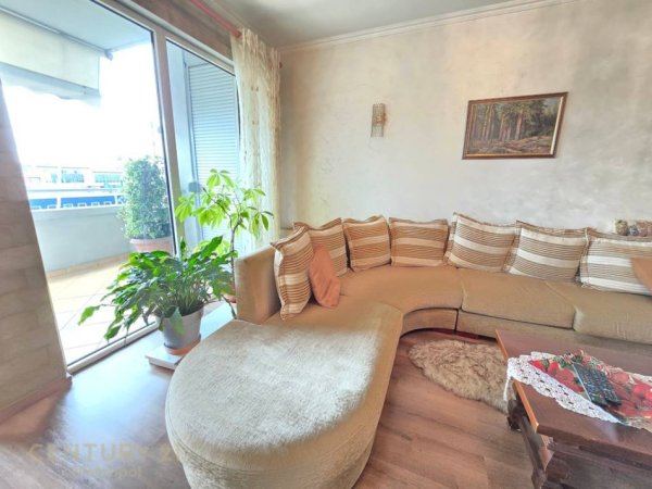Tirane, jepet me qera apartament 2+1 Kati 7, 115 m² 650 € 