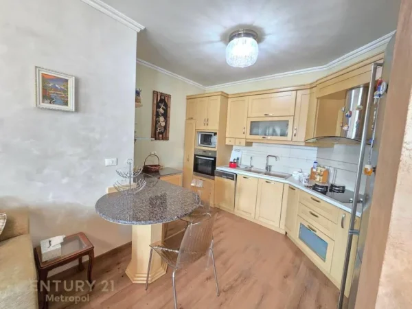 Tirane, jepet me qera apartament 2+1 Kati 7, 115 m² 650 € 