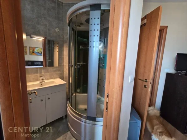 Tirane, jepet me qera apartament 2+1 Kati 7, 115 m² 650 € 