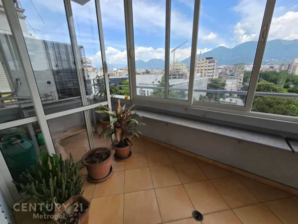 Tirane, jepet me qera apartament 2+1 Kati 7, 115 m² 650 € 
