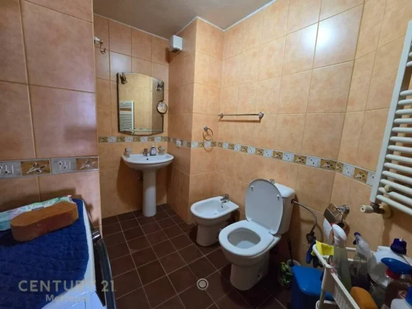 Tirane, jepet me qera apartament 2+1 Kati 7, 115 m² 650 € 