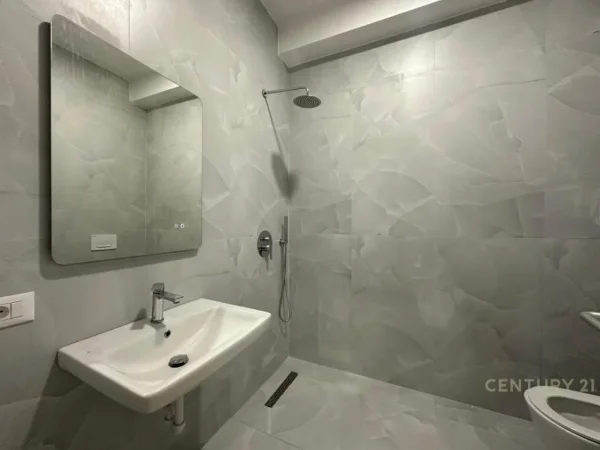 Tirane, jepet me qera apartament 2+1 Kati 5, 90 m² 550 € (Rezidenca Kaimi)