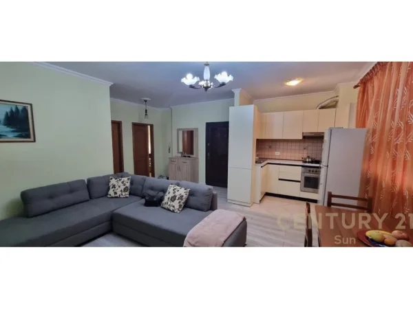 Tirane, jepet me qera apartament 2+1 Kati 4, 90 m² 550 € 