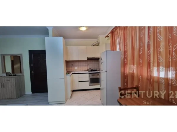 Tirane, jepet me qera apartament 2+1 Kati 4, 90 m² 550 € 