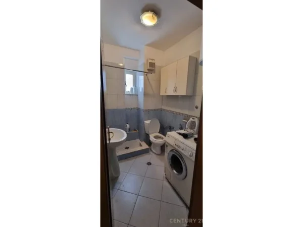 Tirane, jepet me qera apartament 2+1 Kati 4, 90 m² 550 € 