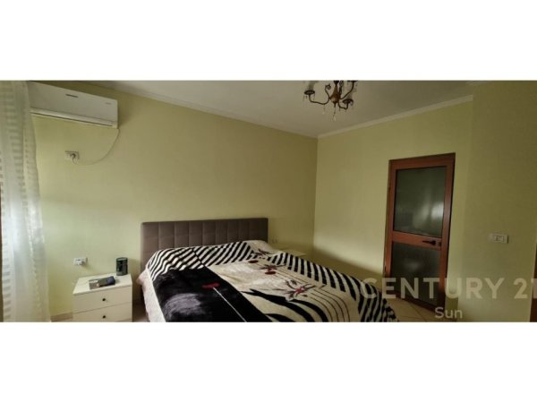 Tirane, jepet me qera apartament 2+1 Kati 4, 90 m² 550 € 