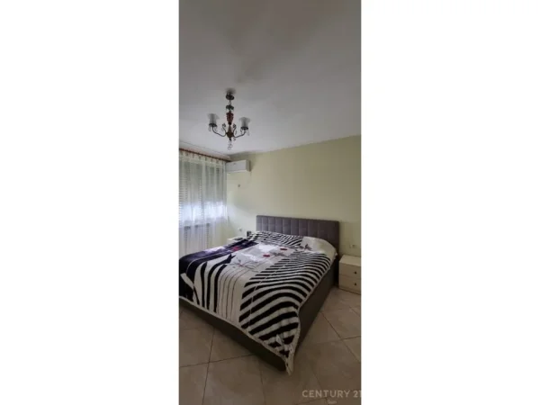 Tirane, jepet me qera apartament 2+1 Kati 4, 90 m² 550 € 