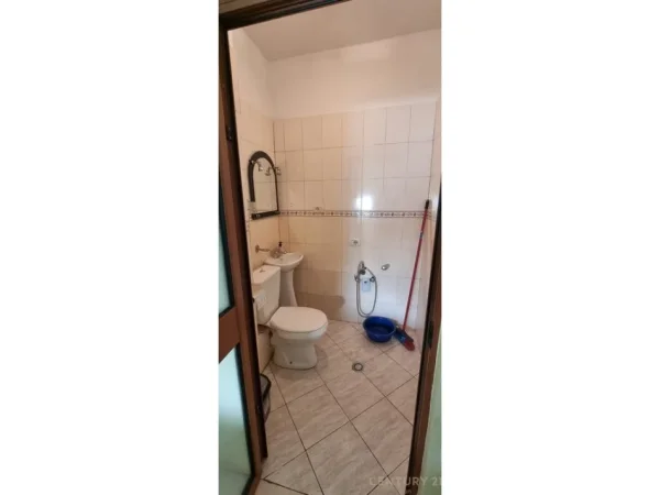 Tirane, jepet me qera apartament 2+1 Kati 4, 90 m² 550 € 
