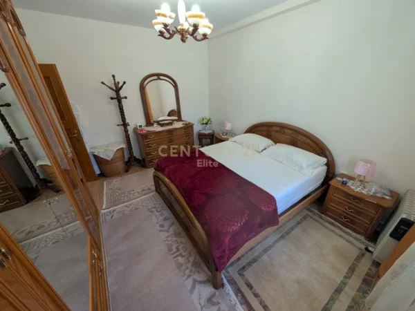 Tirane, jepet me qera apartament 2+1 Kati 5, 70 m² 550 € (Rruga Barrikadave)