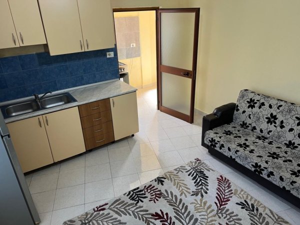 Tirane, jap me qera pjese Vile, 1+1 Kati 1, 65 m² (rruga ahmet qorraliu 32)
