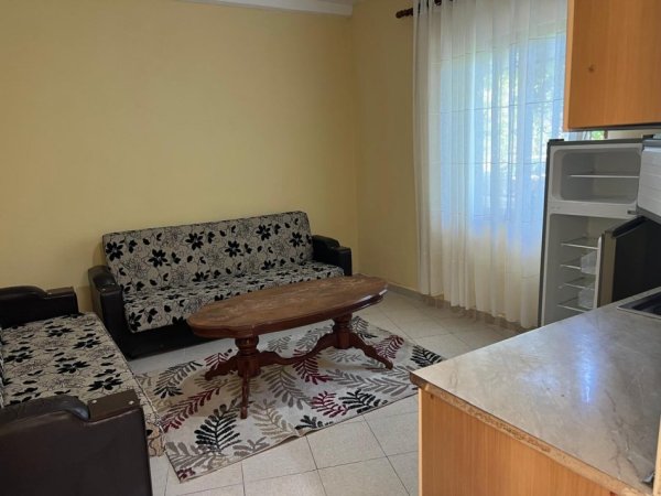 Tirane, jap me qera pjese Vile, 1+1 Kati 1, 65 m² (rruga ahmet qorraliu 32)