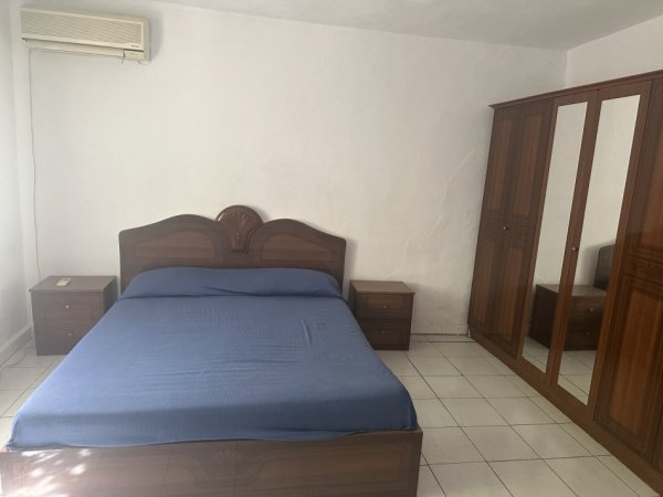 Tirane, jepet me qera shtepi 2+1+kuzhin+koridor+ballkon Kati 0,  350 € (ruga 5 maji)