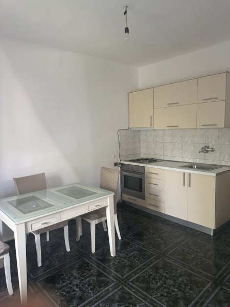 Tirane, jepet me qera shtepi 2+1+kuzhine+Aneks+Ballkon Kati 0, 350 € (Ruga Haki Rexhep Kodra) ruga 5 maji..mbrapa uzines dinamo/dajti